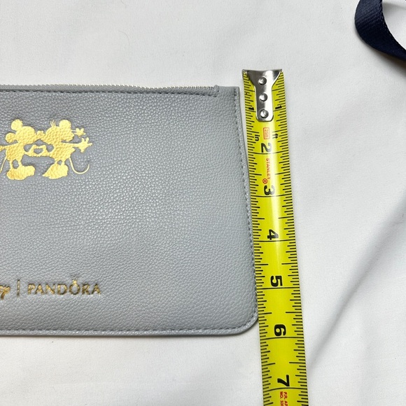 Disney Pandora Gray Wristlet/clutch with Kissing Mickey & Minnie - Picture 5 of 5